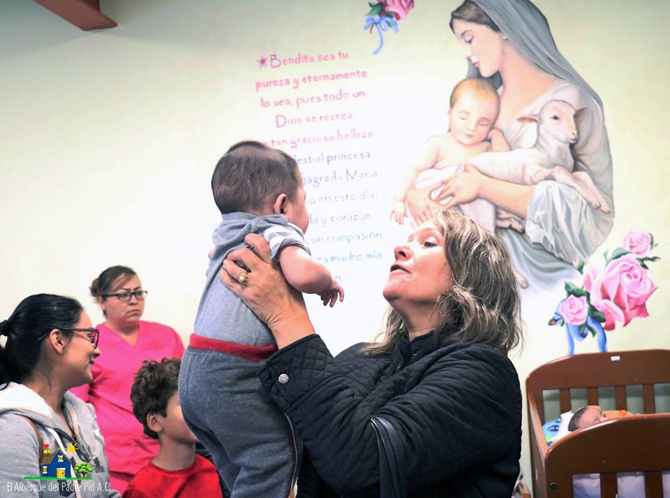 Apoyan comunidad y pequeños empresarios al Albergue Padre Pío